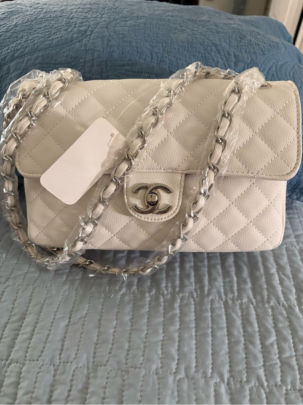 Boutique Quilted Leather Shoulder Bag in Ivory with Silver-Tone Chain